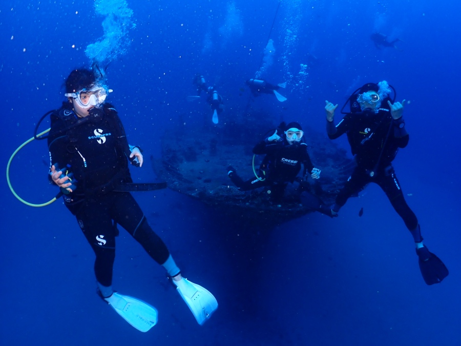 ファンダイビングで人気の沈没船探索（ハワイ・オアフ島）