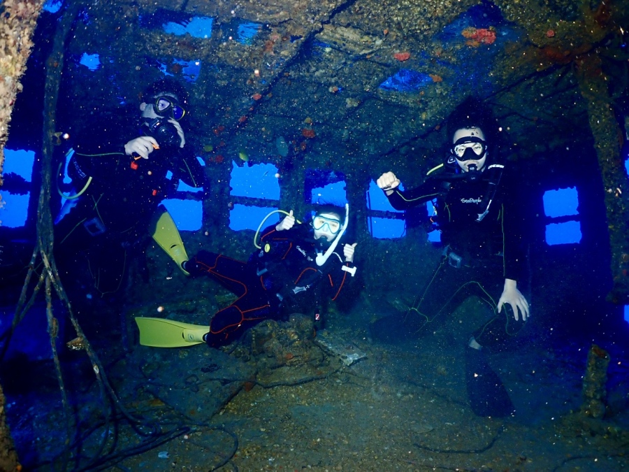 沈船シータイガーの船内　ハワイ